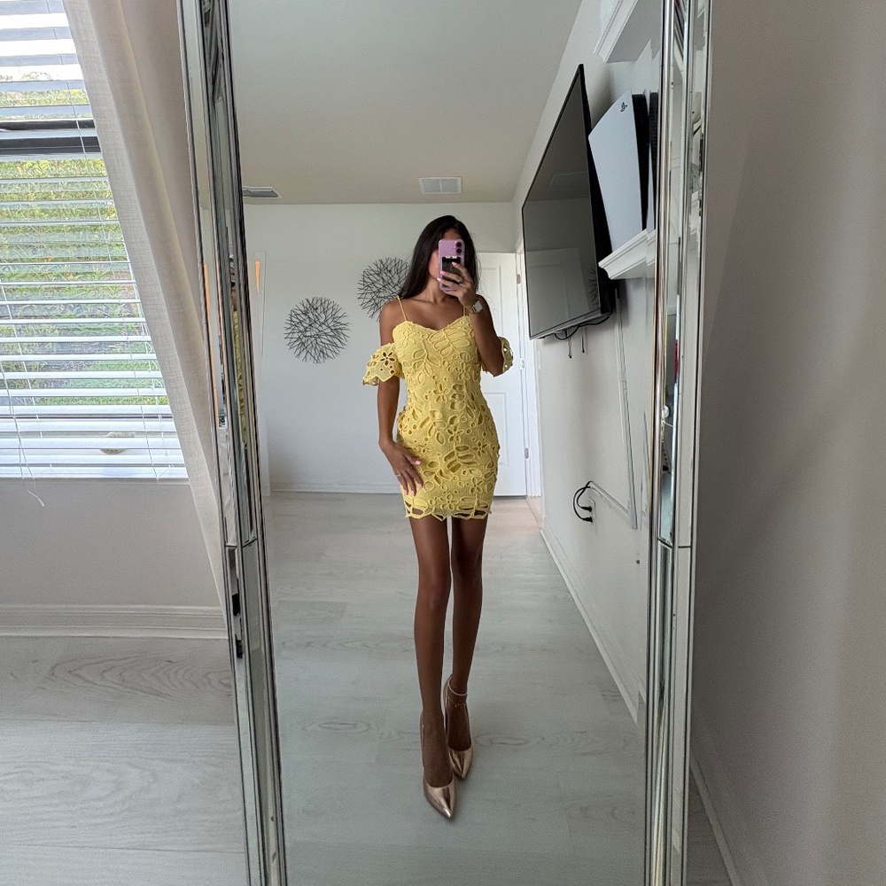 Yellow Dress - Picture 2 of 4